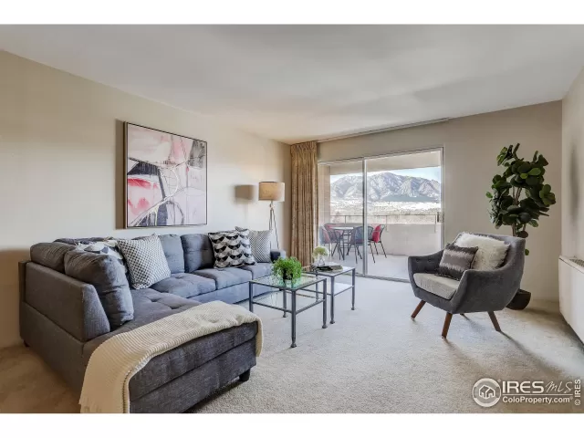 MLS: 899914 Condo For Sale