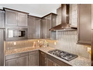 Photo #5: 900806 Listing