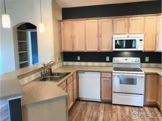 Photo #6: 902001 Listing