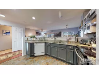 Photo #5: 902180 Listing