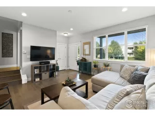 Photo #6: 902487 Listing