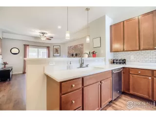 Photo #5: 903975 Listing