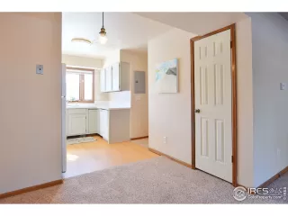 Photo #5: 904000 Listing