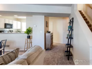 Photo #4: 904373 Listing