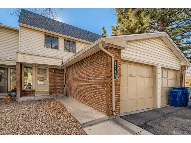 MLS: 9045232 Condo For Sale