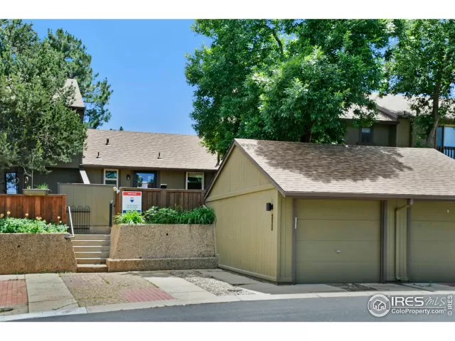 MLS: 905215 Condo For Sale