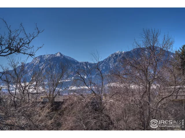 MLS: 906106 Condo For Sale