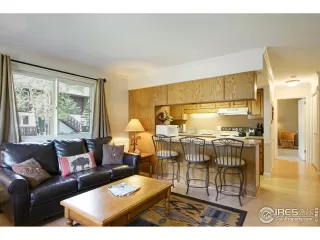 Photo #6: 906886 Listing