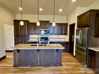 Photo #5: 907592 Listing