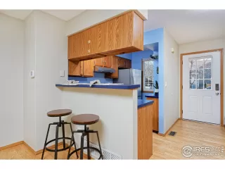 Photo #5: 908910 Listing