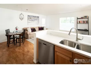 Photo #6: 909395 Listing