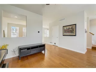 Photo #5: 9095110 Listing