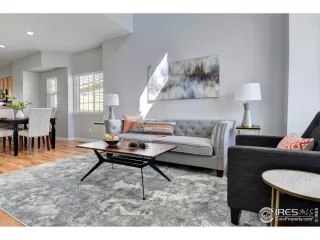 Photo #5: 909571 Listing