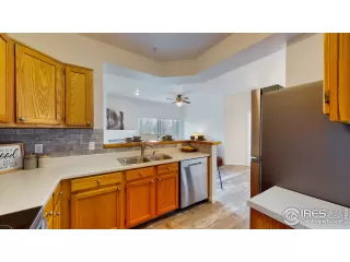 Photo #5: 909601 Listing