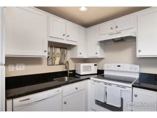 Photo #6: 909678 Listing