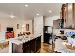 Photo #2: 909704 Listing