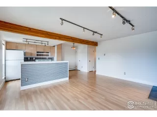 Photo #5: 909910 Listing