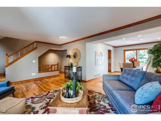 Photo #5: 910458 Listing