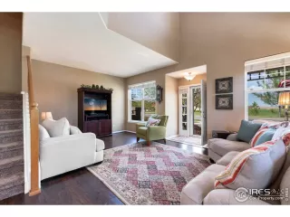 Photo #6: 910916 Listing