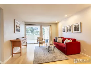 Photo #4: 910940 Listing 