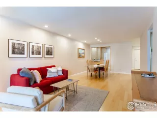 Photo #5: 910940 Listing 