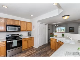 Photo #6: 910972 Listing