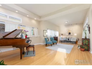 Photo #4: 910976 Listing