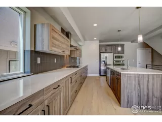 Photo #5: 911032 Listing 