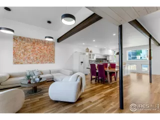 Photo #5: 911042 Listing