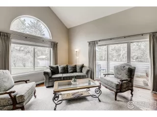 Photo #4: 911057 Listing