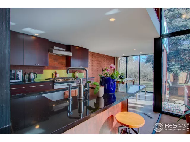 MLS: 911148 Condo For Sale