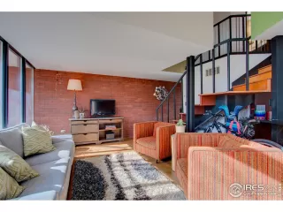 Photo #2: 911148 Listing