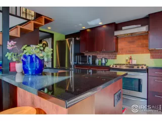 Photo #5: 911148 Listing