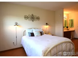 Photo #5: 911463 Listing