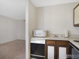 Photo #5: 911619 Listing