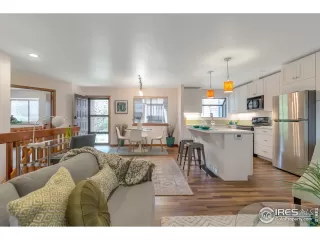 Photo #5: 911695 Listing 