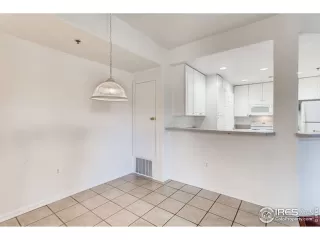 Photo #5: 911847 Listing