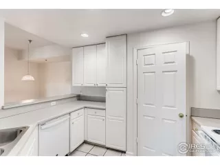 Photo #6: 911847 Listing