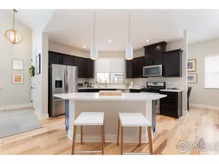 Photo #3: 911968 Listing