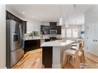 Photo #6: 911968 Listing