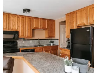 Photo #4: 9120244 Listing