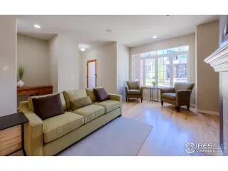 Photo #5: 912233 Listing