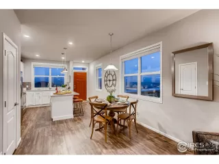 Photo #4: 912433 Listing