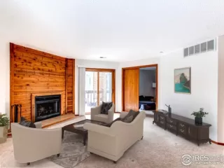 Photo #2: 912652 Listing