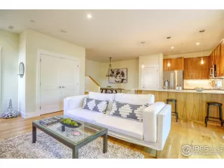 Photo #5: 912808 Listing