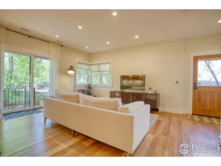 Photo #6: 912808 Listing