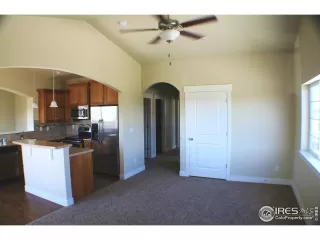 Photo #4: 912958 Listing