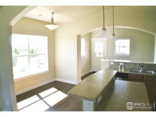 Photo #5: 912958 Listing