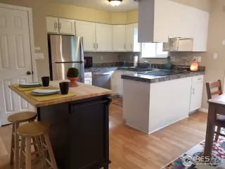 Photo #5: 914052 Listing