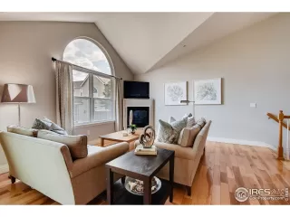 Photo #6: 914076 Listing